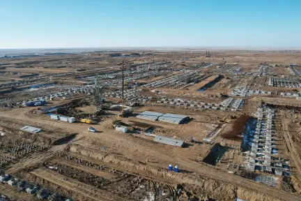 Глава КМГ ознакомился с ходом строительства завода по производству полиэтилена в Атырауской области